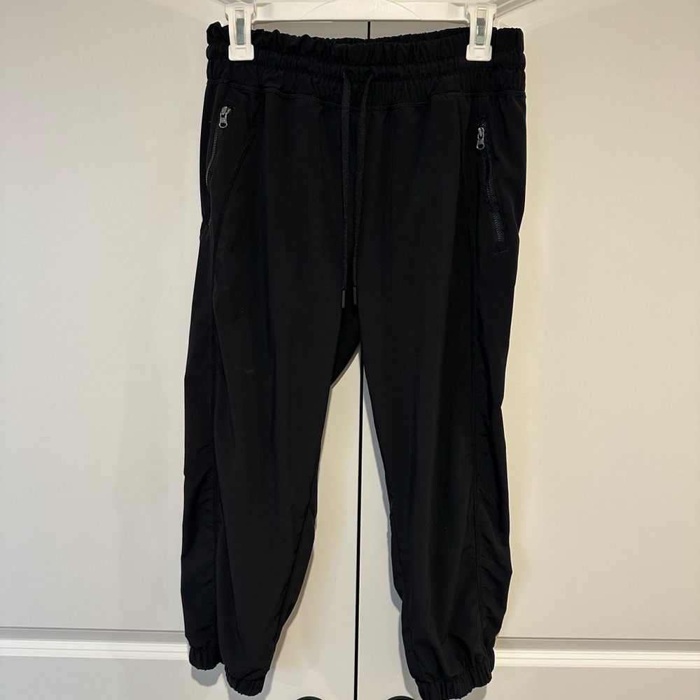 Zella cropped joggers black size M with zippered pockets